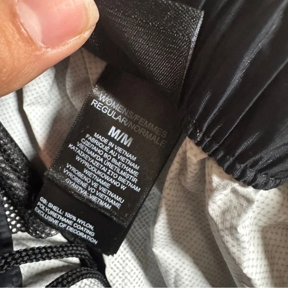 The North Face Black Antora Rain Pants with Relaxed Fit | Women | Medium - Picture 10 of 11